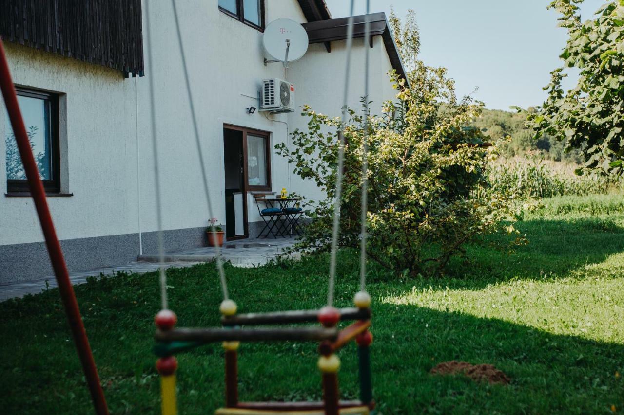 Apartman Vejama Josipdol Esterno foto