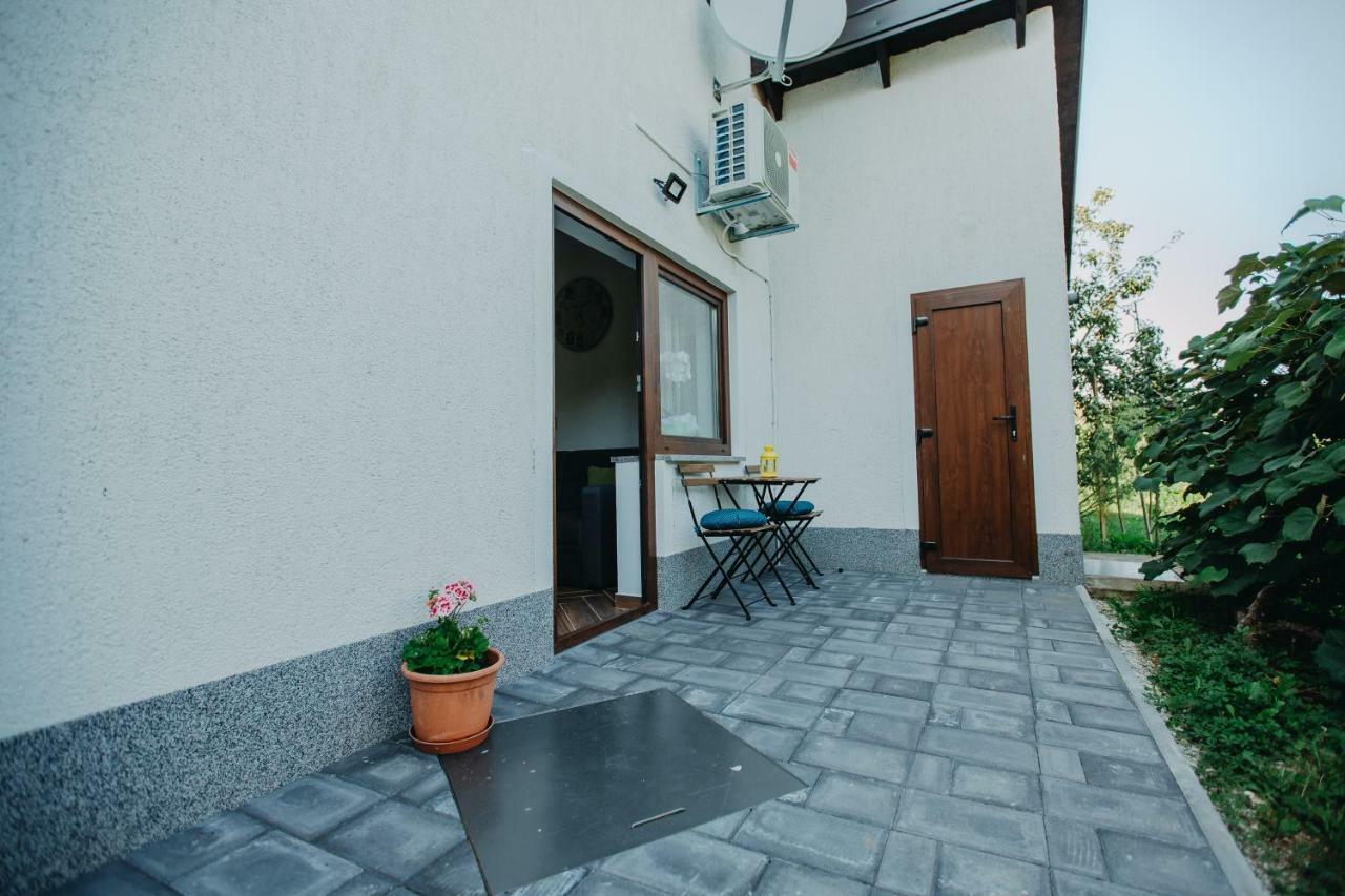 Apartman Vejama Josipdol Esterno foto